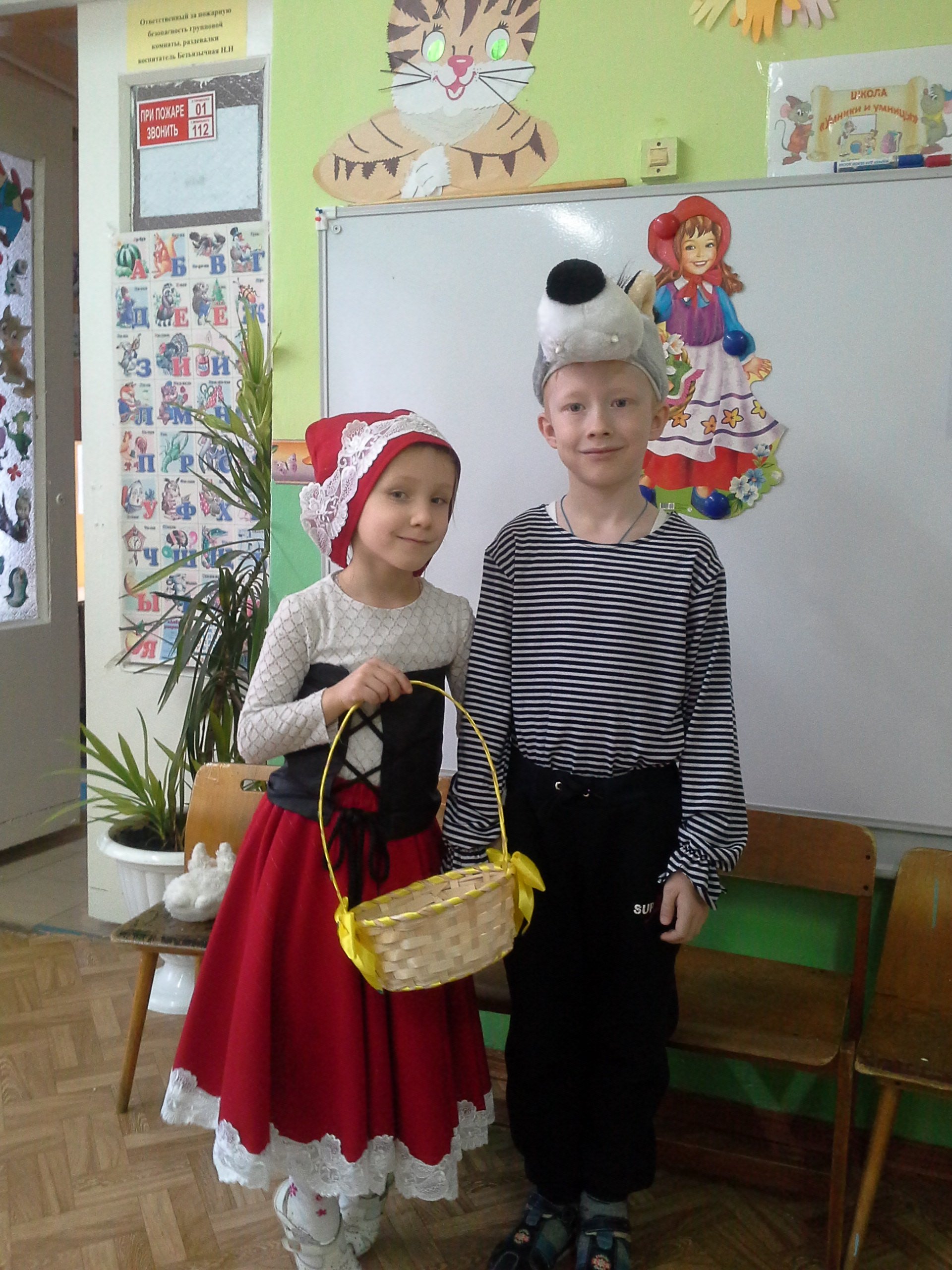 "Новогоднее приключение  Красной Шапочки и Волка"