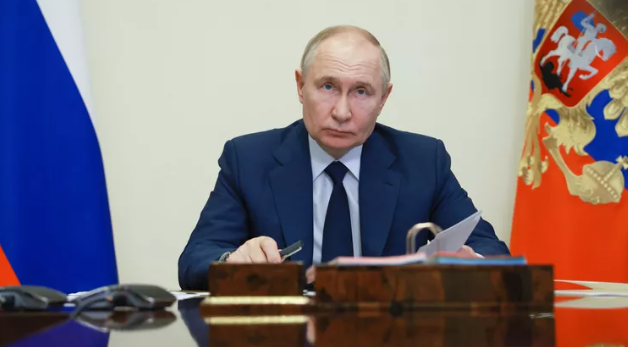 Президент России Владимир Путин наградил главу Усманского района